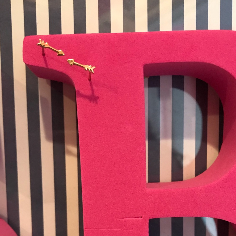 Gold arrow earrings!